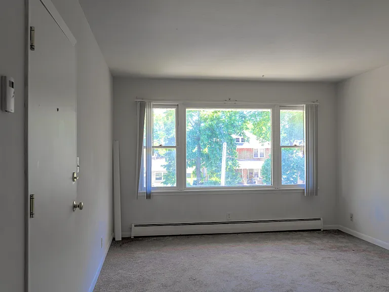 944 E Street — Photo 22