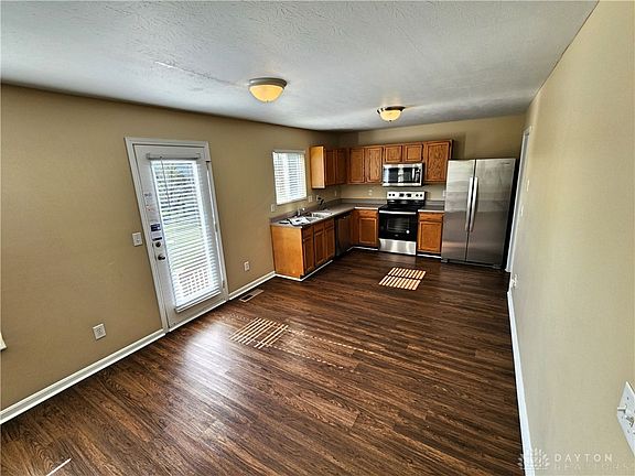 2nd image of 941 Autumn Ct