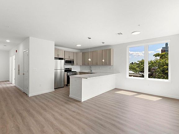 3rd image of 306 Bergen Ave APT 305