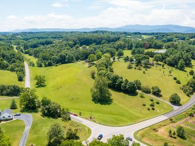 760 Frog Pond Rd, Staunton, VA, 24401