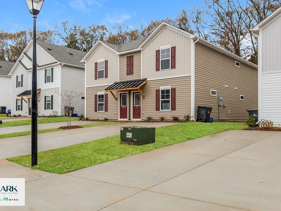 327 Noble Ln
