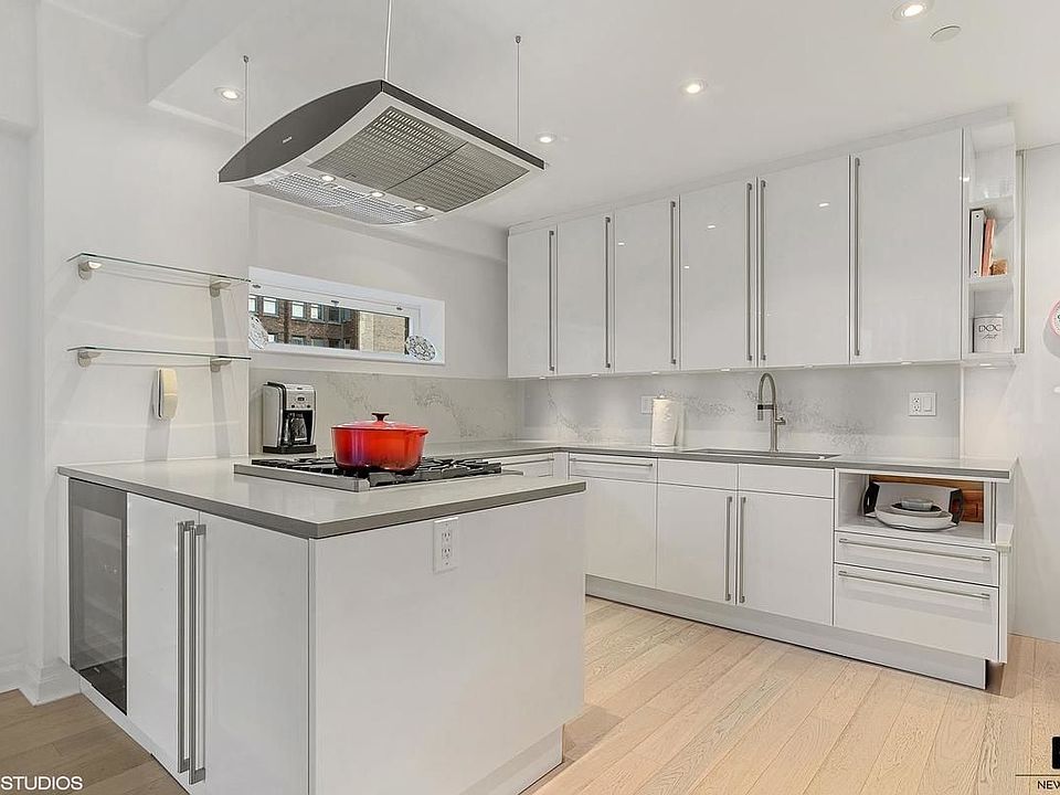 1st image of 39 E 29th St #17-E