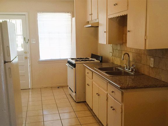 2nd image of 3810 Cochran St