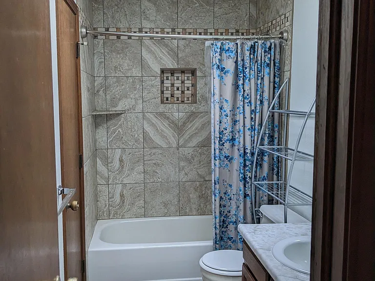 6220 Pemberton Way — Photo 13