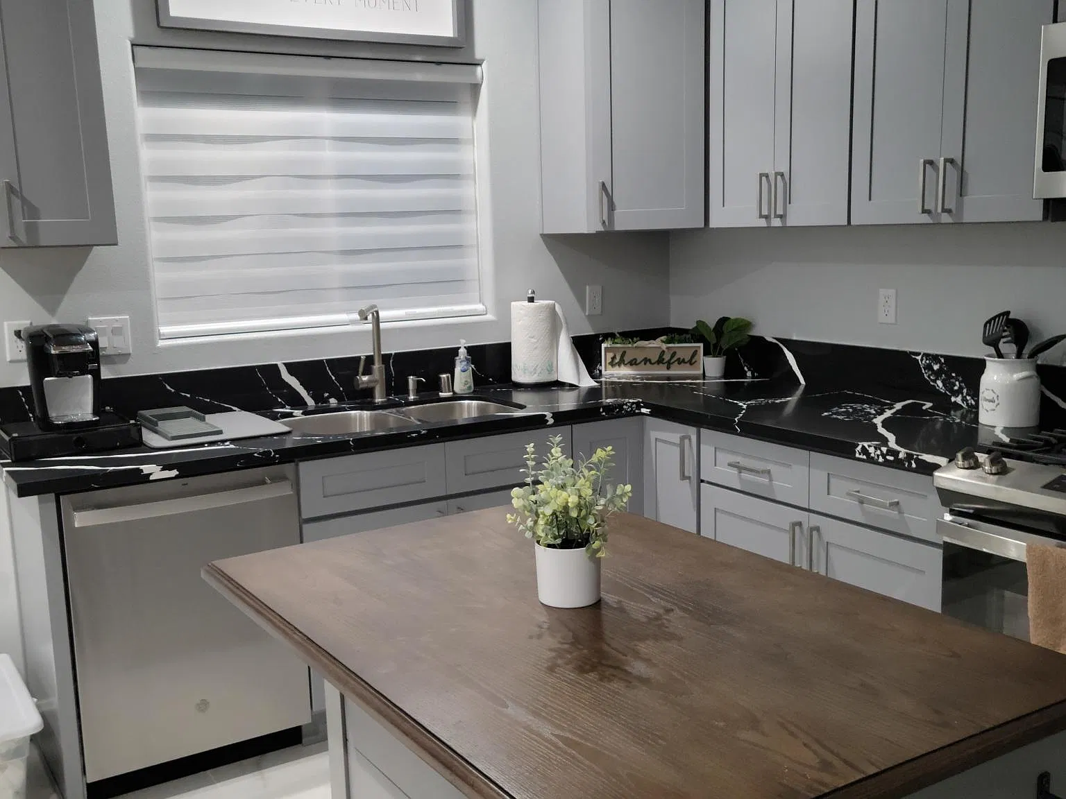 2 bed, 900 sqft, $2,800 — Photo 2