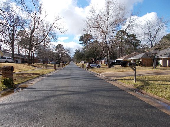 4th image of 9512 Castlebrook Dr