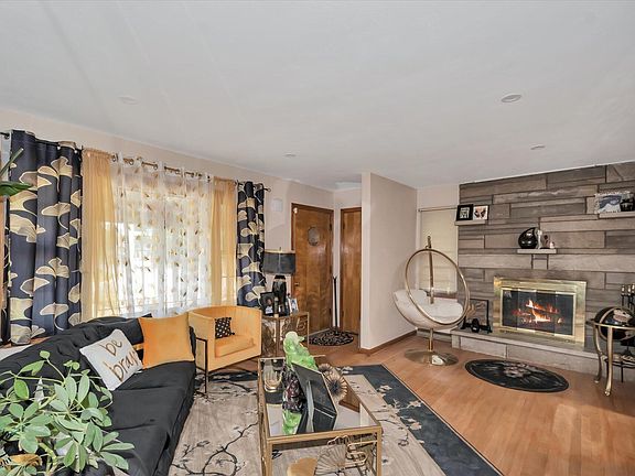 4th image of 2088 Roosevelt St