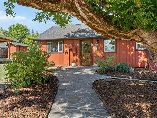 2997 Sunnyvale Dr, Central Point, OR 97502