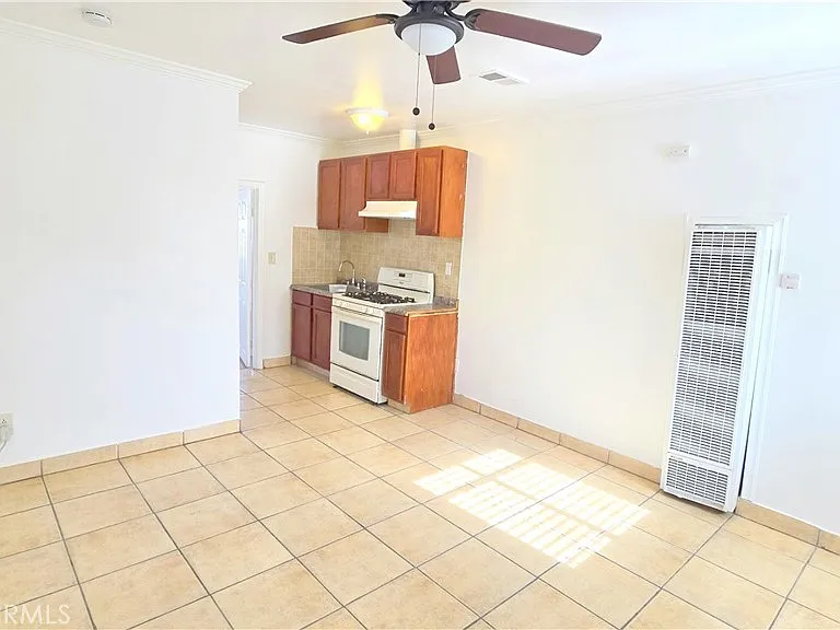 660 N Mountain View Ave #B — Photo 2