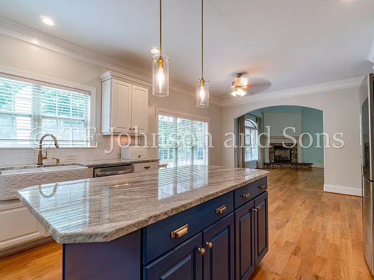 1112 Oakencroft Ct — Photo 16