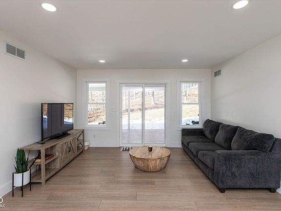 4th image of 5646 State Road 46 W