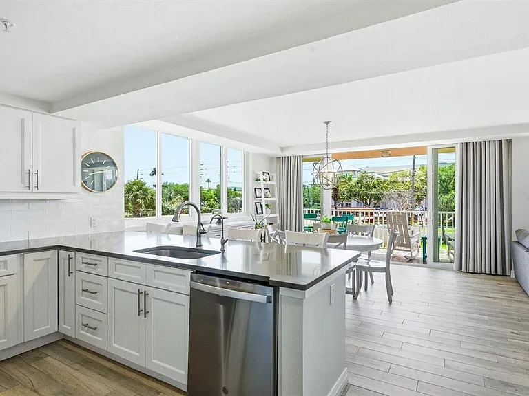 223 Island Way #2D — Photo 10