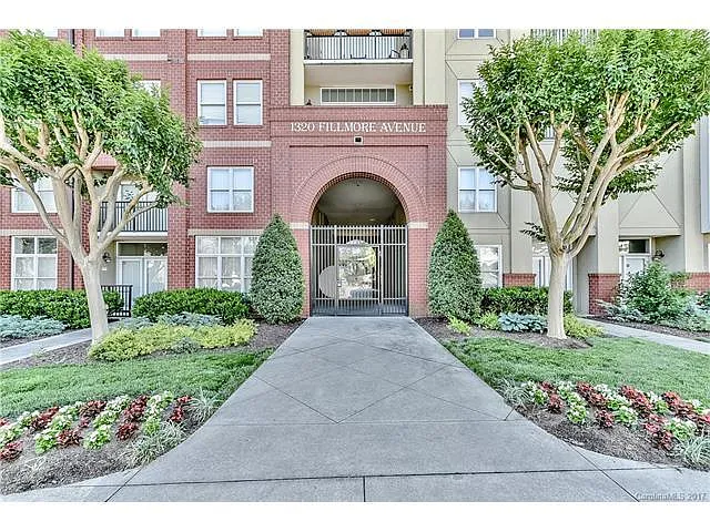 Building Photo - 1320 Fillmore Ave #302