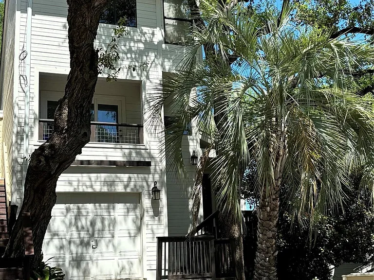 2218 Westlake Dr #2 — Photo 1
