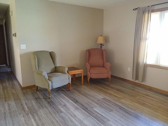 4th image of 1015 Monona Dr