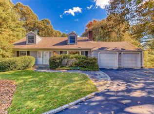 11 Satterly Rd, East Setauket, NY 11733