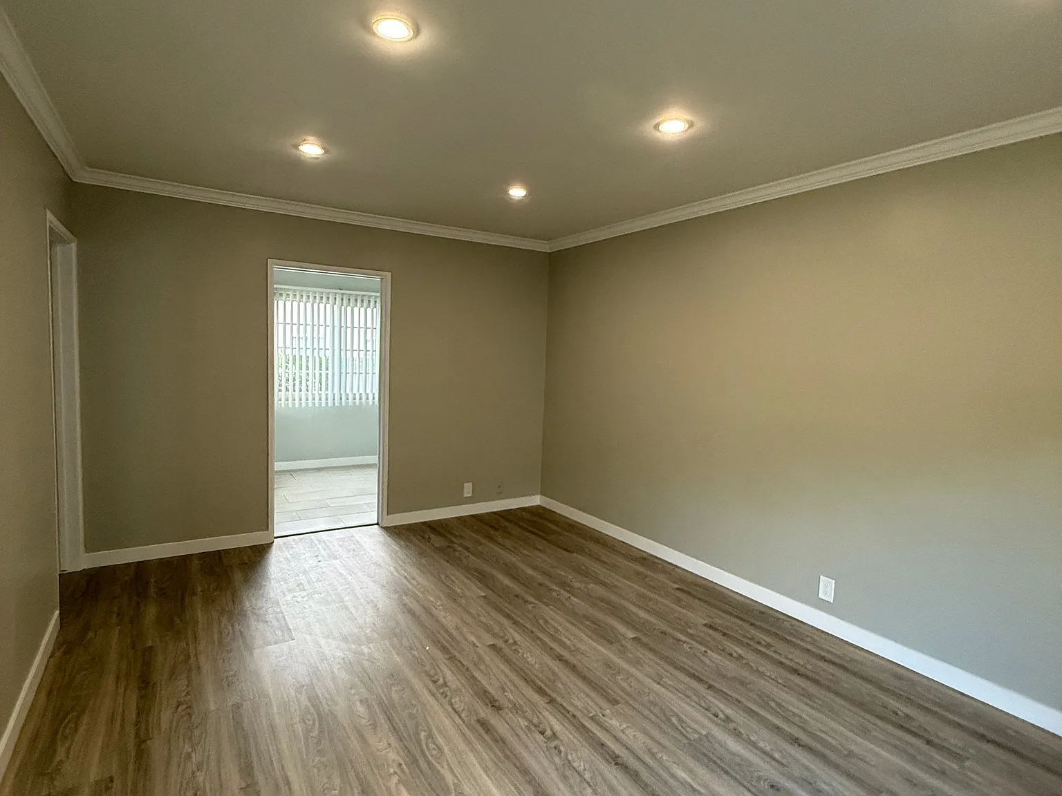 1 bed, 575 sqft, $2,085 — Photo 2