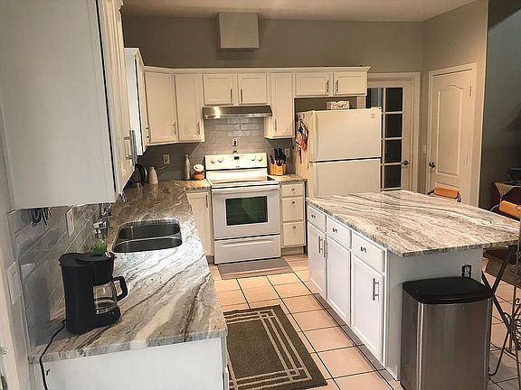 4th image of 1924 E Anderson Dr