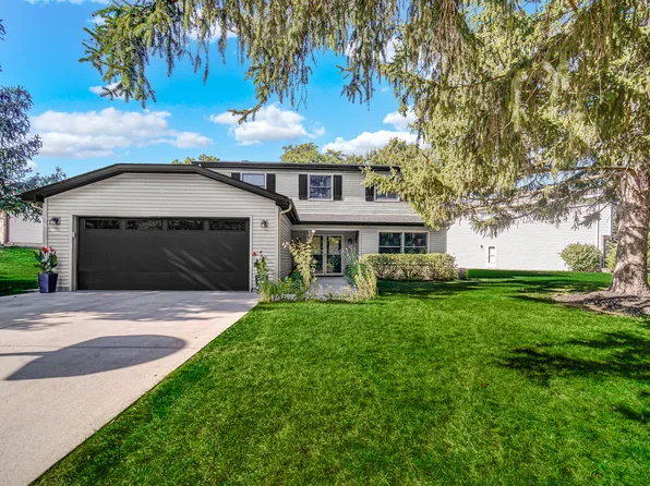 1028 W Park Place Dr, Bartlett, IL 60103