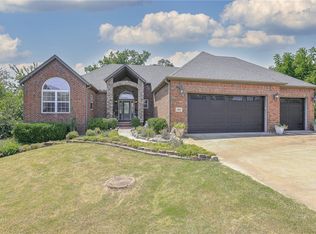 1402 NE Fairwinds Dr, Bentonville, AR 72712