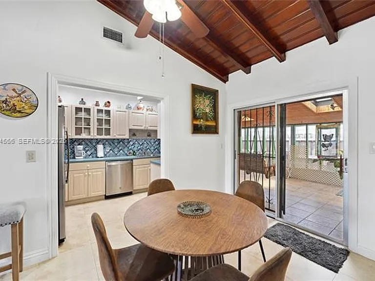 2834 SW 33rd Ave — Photo 8