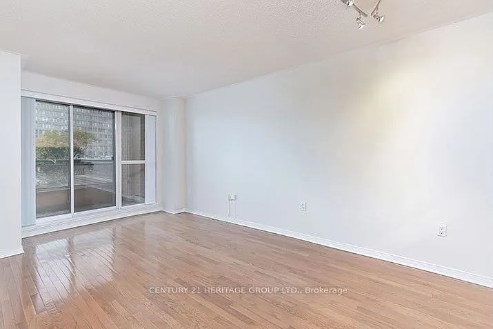 887 Bay St #310 — Photo 7