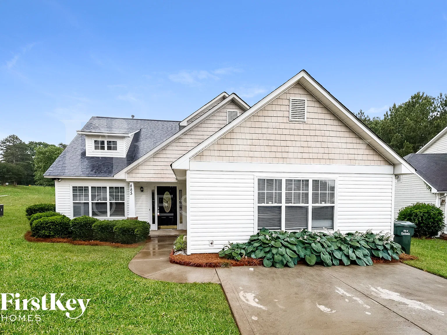 3 bed, 2.5 bath, 1840 sqft, $2,060 — Photo 1