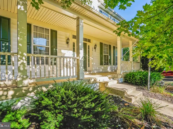 26 Cooper Run St, Lovettsville, VA 20180