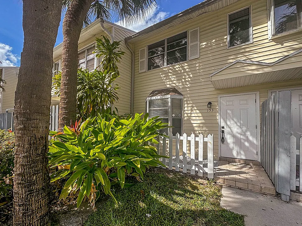 153 SW 3rd St
