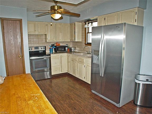 5th image of 328 Bentley Ave