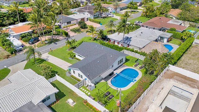 722 SW 28th Ave — Photo 4