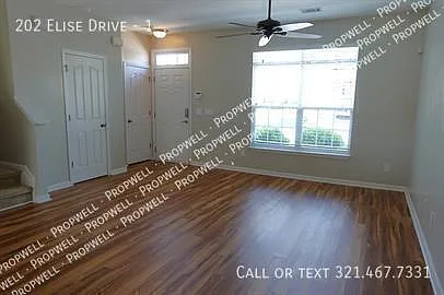 3 bed, 2.5 bath, 1574 sqft, $1,595 — Photo 3