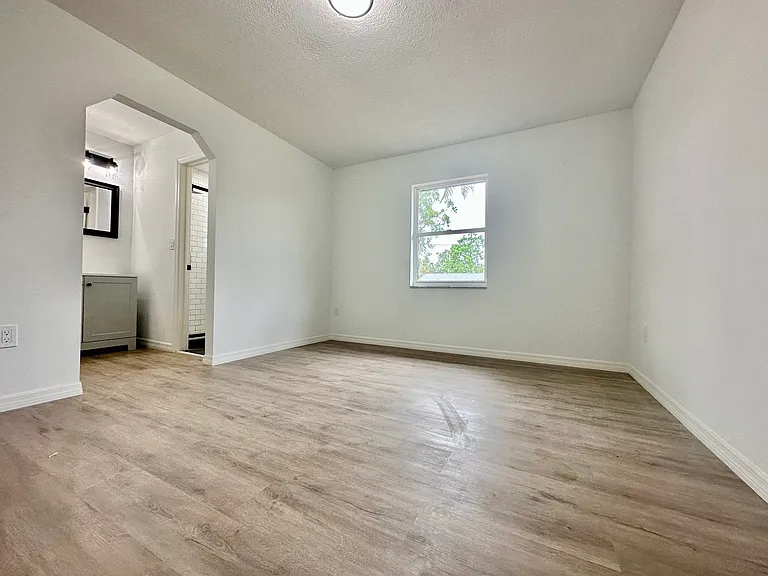 19306 Edgewater Dr — Photo 11