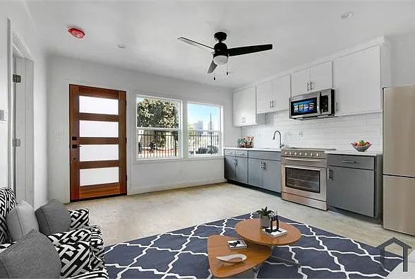 159 S Burlington Ave — Photo 4
