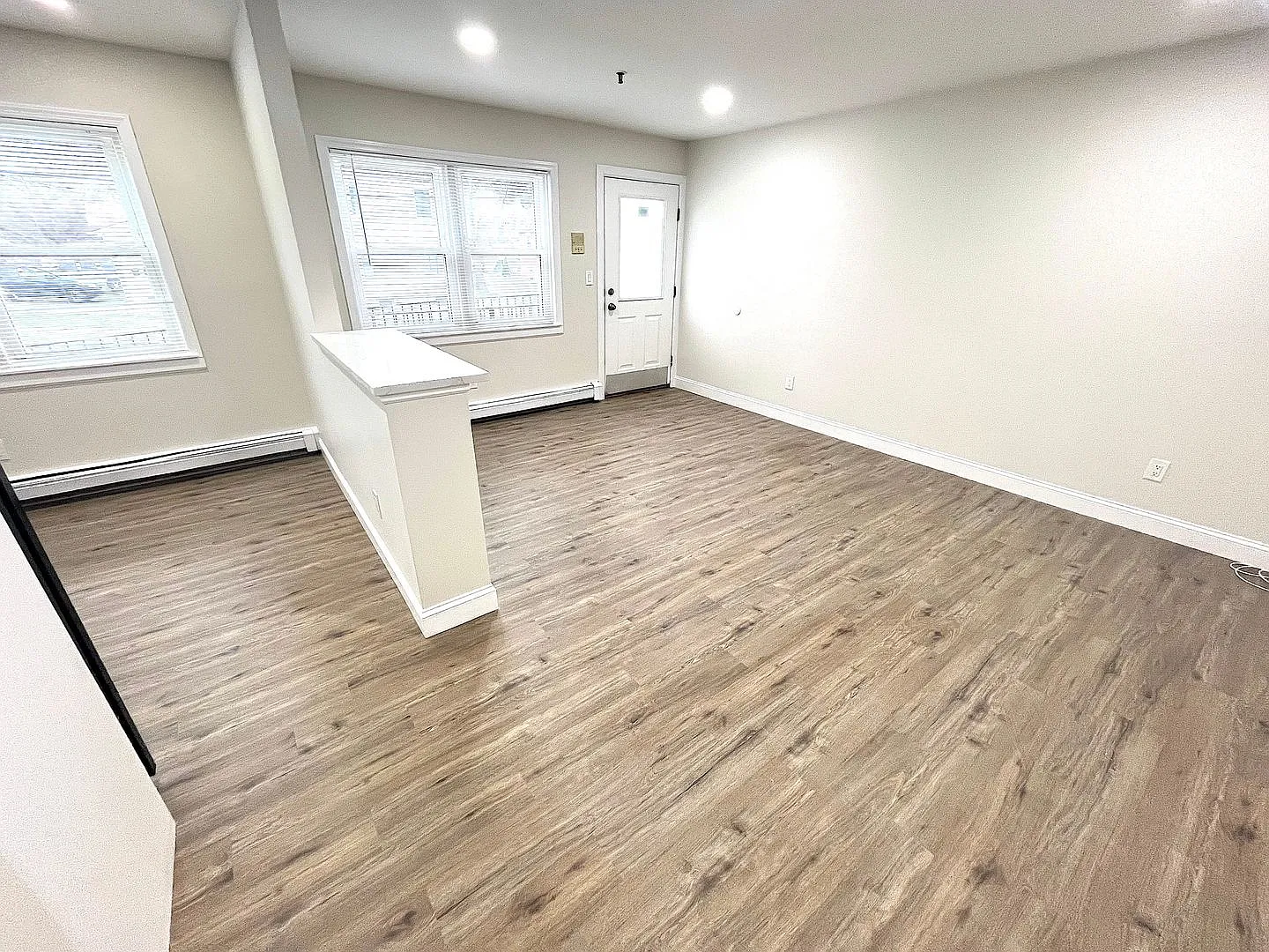 2 bed, 750 sqft, $2,700 — Photo 4
