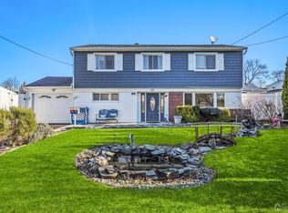 22 Farmbrook Dr, Old Bridge, NJ 08857