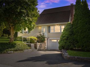 42 Hancock Pl, Thornwood, NY 10594