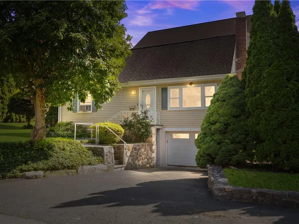 42 Hancock Place, Thornwood, NY 10594