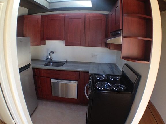 kitchen alt. view