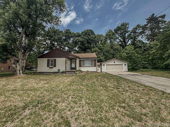 2nd image of 3241 Curtis Rd