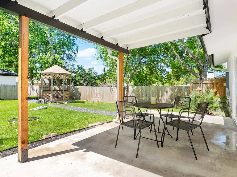 1115 Milford Way — Photo 23