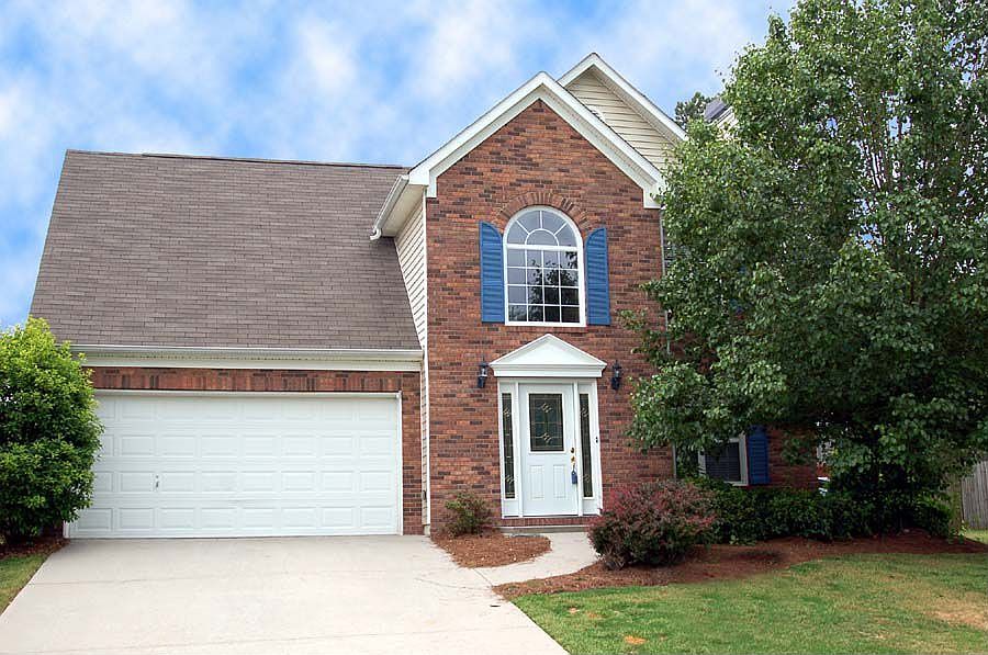 Brick & vinyl siding is virtually maintenance free!