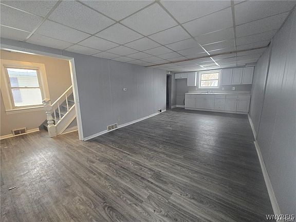 4th image of 33 A St
