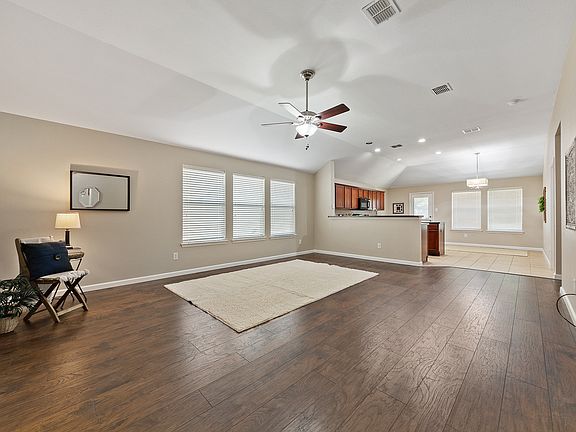 5th image of 1525 Black Maple Dr