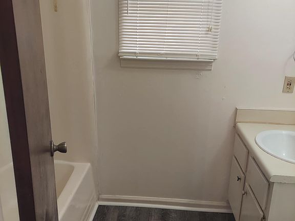5th image of 1460 Village Oak Cir NW #1