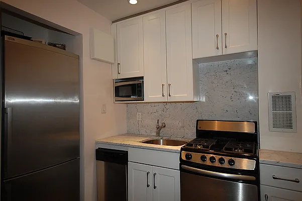 Rented by Green Line Realty | media 6