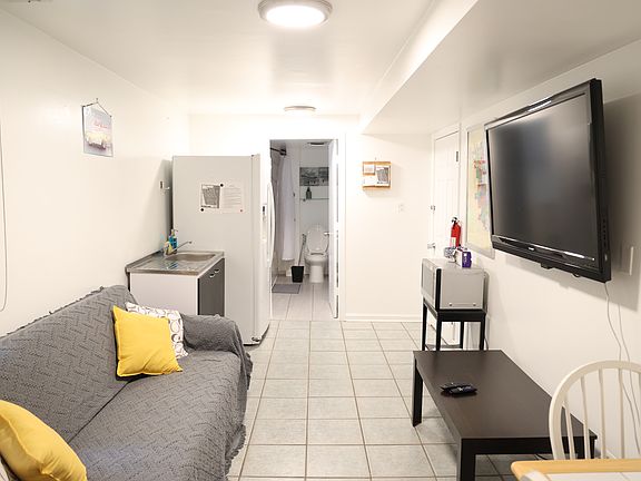 5th image of 6651 N Ashland Ave #1A