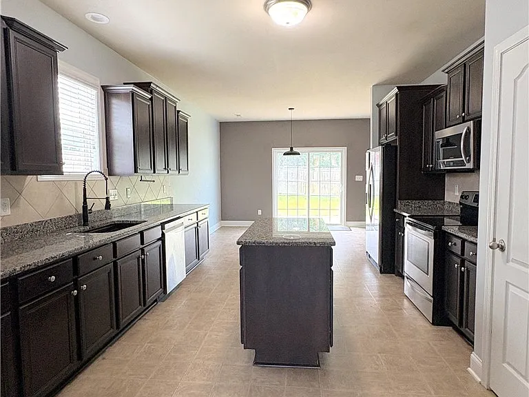 260 Trenton Pl — Photo 6