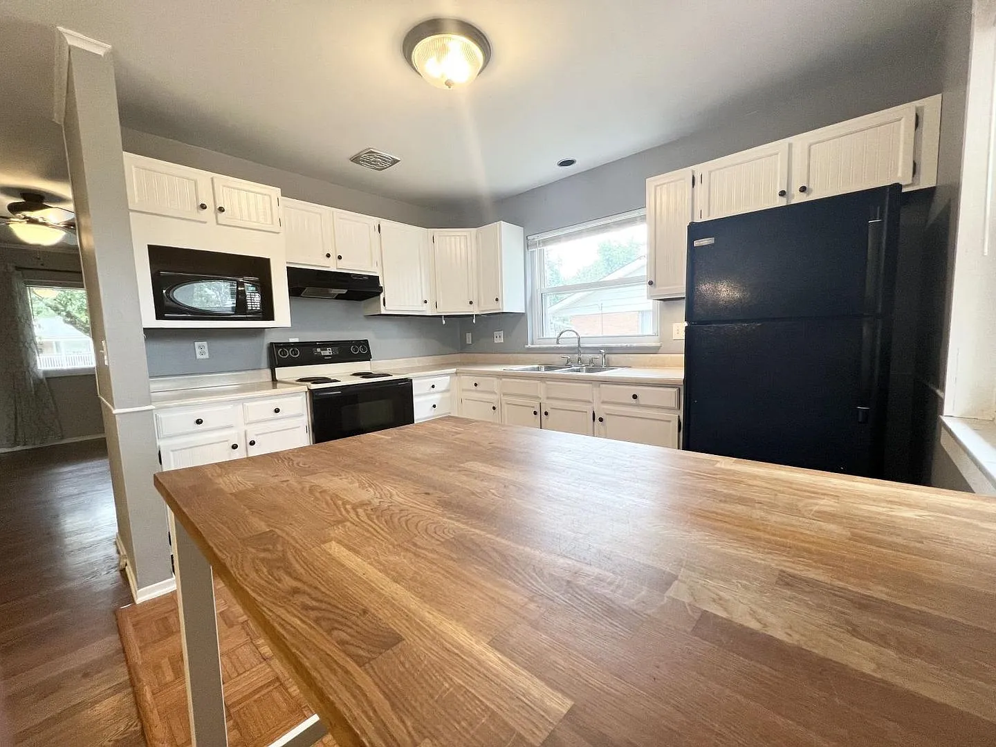 3 bed, 2.0 bath, 1196 sqft, $1,795 — Photo 4