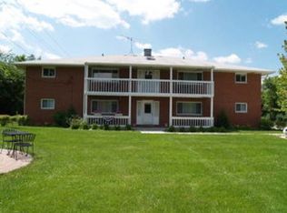 1902 N Seminary Ave APT 103, Woodstock, IL 60098